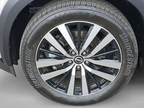 Used 2025 Nissan Pathfinder Platinum AWD/4WD image 30