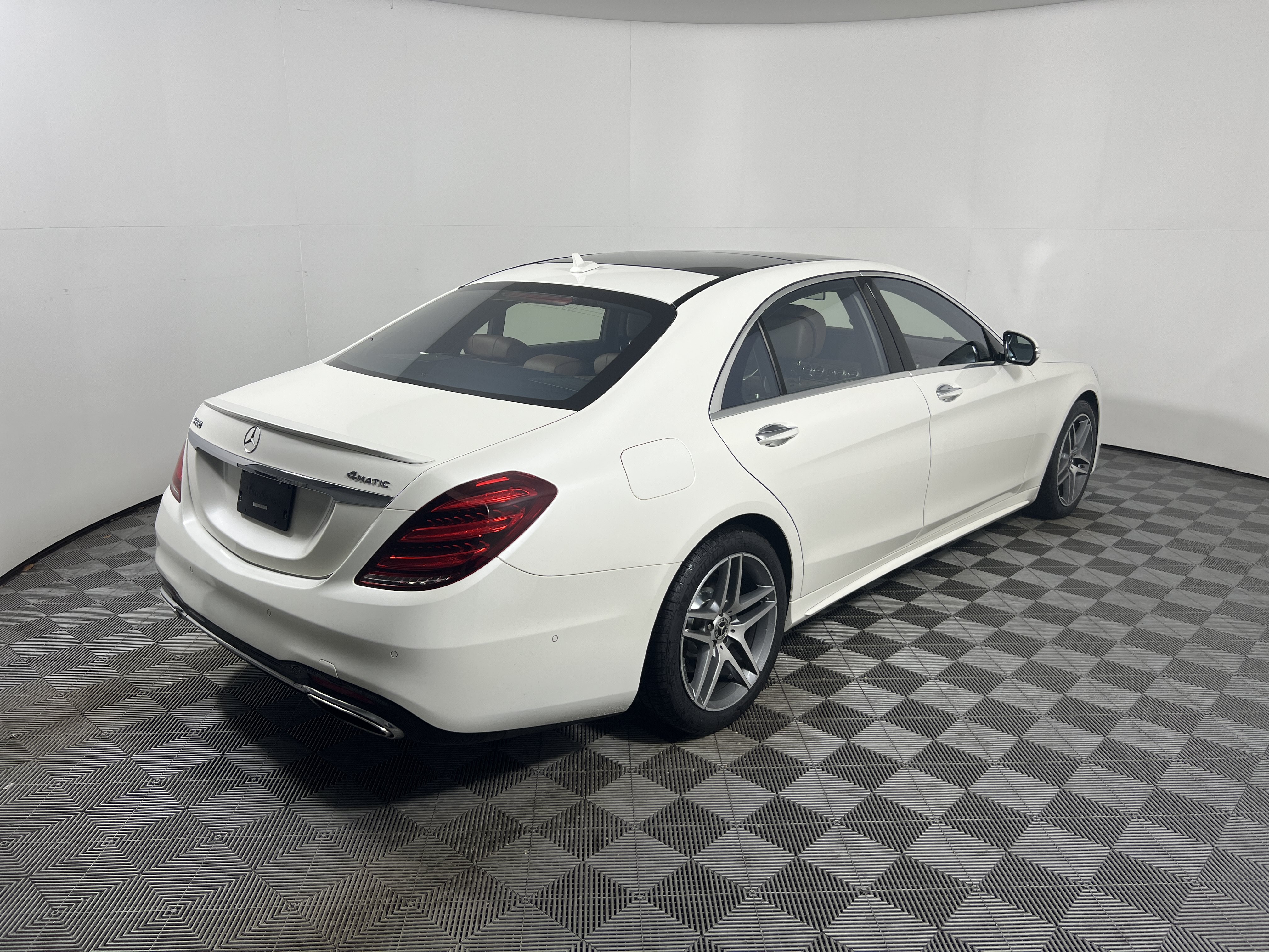 Used 2019 Mercedes-Benz S 560 4MATIC Sedan image 5