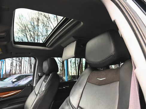 Used 2016 Cadillac Escalade ESV Premium image 31