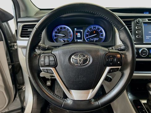 Used 2019 Toyota Highlander XLE FWD image 9