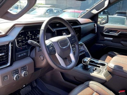 Used 2023 GMC Sierra 1500 Denali w/ Denali Reserve Package AWD/4WD image 17