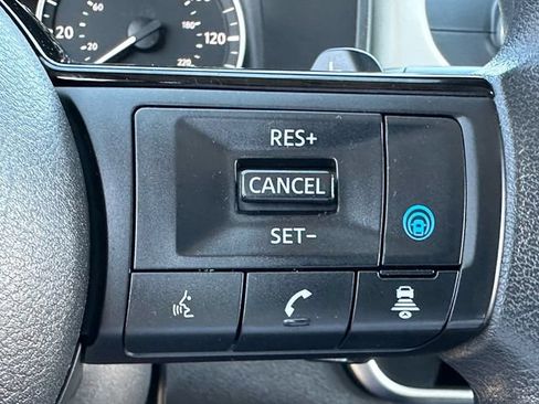 Used 2023 Nissan Rogue SV AWD/4WD image 14