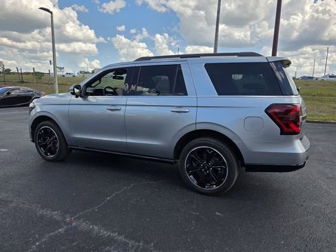 Used 2023 Ford Expedition Limited AWD/4WD image 7