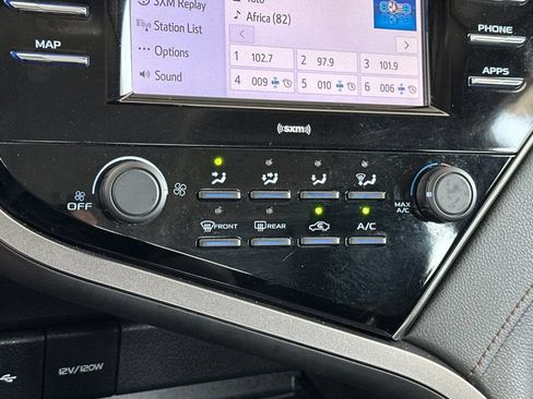 Used 2020 Toyota Camry LE FWD image 19