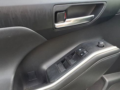 Used 2020 Toyota Highlander XLE image 24