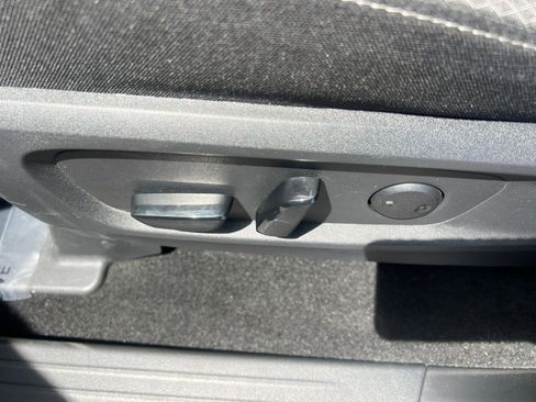 Used 2025 Nissan Pathfinder SV FWD image 24