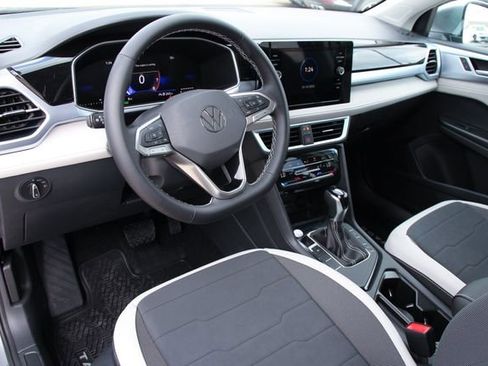 New 2026 Volkswagen Taos SE image 10