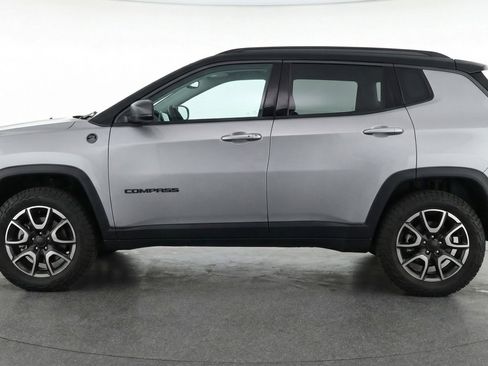 Used 2025 Jeep Compass Trailhawk AWD/4WD image 5