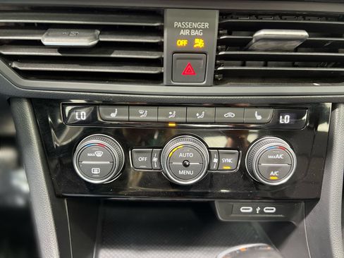 Used 2024 Volkswagen Jetta SE FWD image 18