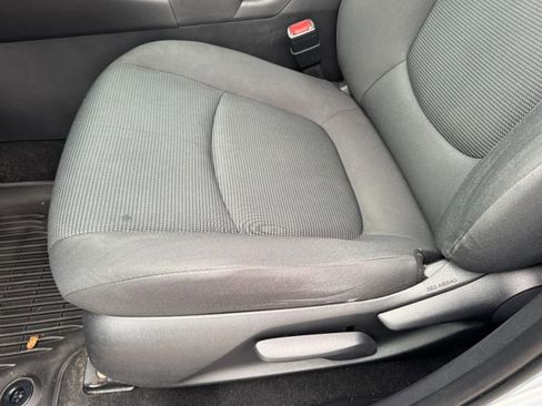 Used 2021 Toyota RAV4 LE image 14