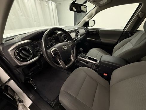 Certified 2017 Toyota Tacoma SR5 image 11