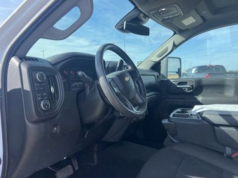 Used 2025 Chevrolet Silverado 2500 Custom w/ Custom Value Package image 9