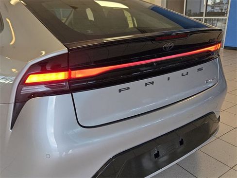 Used 2025 Toyota Prius Plug-In Hybrid image 30