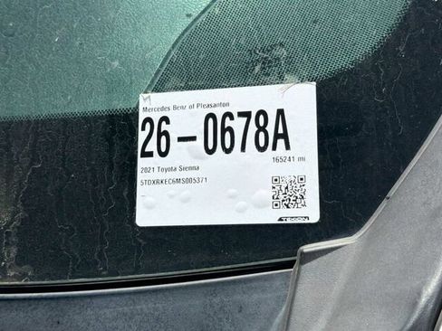 Used 2021 Toyota Sienna XSE FWD image 4