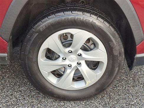 Used 2021 Toyota RAV4 LE image 8