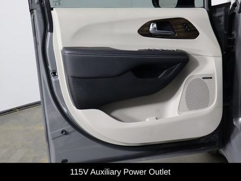 Used 2023 Chrysler Pacifica Limited w/ Uconnect Theater Family Group AWD/4WD image 22