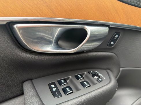 Used 2022 Volvo XC90 T6 Momentum w/ Advanced Package image 12