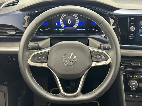 Used 2024 Volkswagen Taos SE w/ Panoramic Sunroof Package image 12