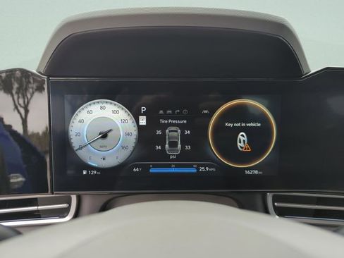 Used 2024 Hyundai Elantra SEL image 44