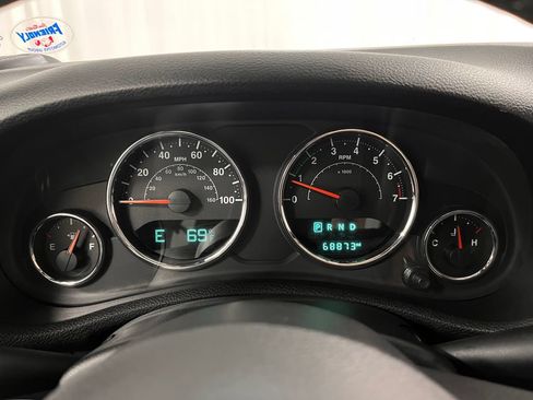 Used 2016 Jeep Wrangler Sahara AWD/4WD image 17