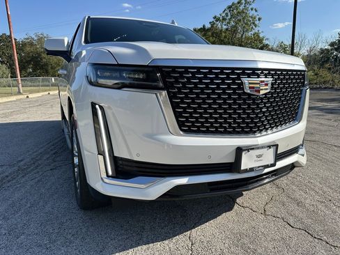 Used 2023 Cadillac Escalade ESV Premium Luxury image 9