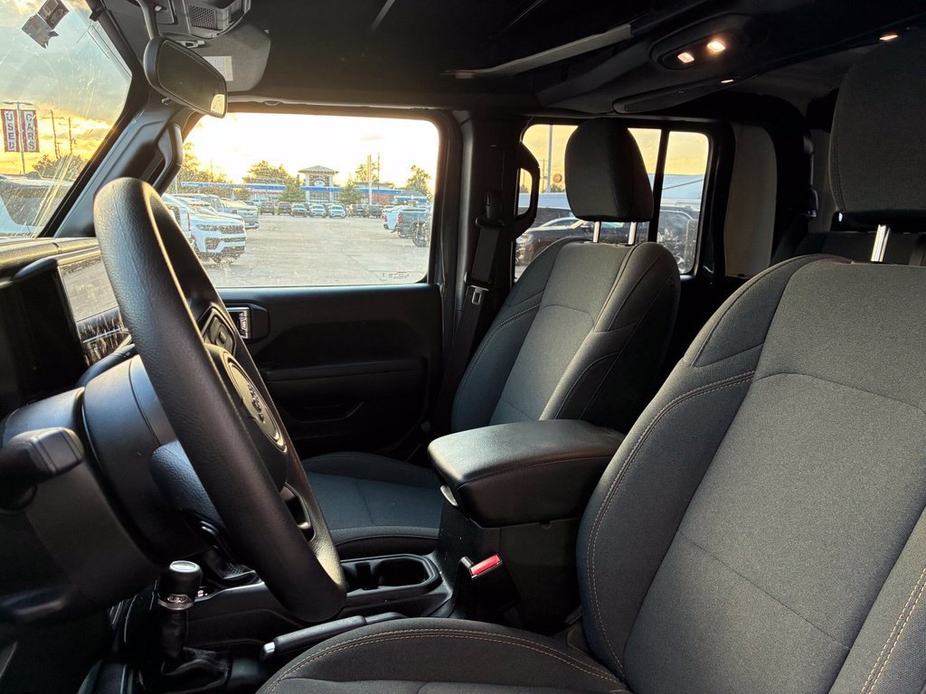 Used 2025 Jeep Gladiator Sport AWD/4WD image 6