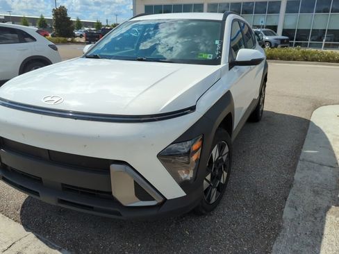 Used 2025 Hyundai Kona SEL AWD/4WD image 1