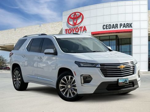 Used 2022 Chevrolet Traverse Premier FWD image 1
