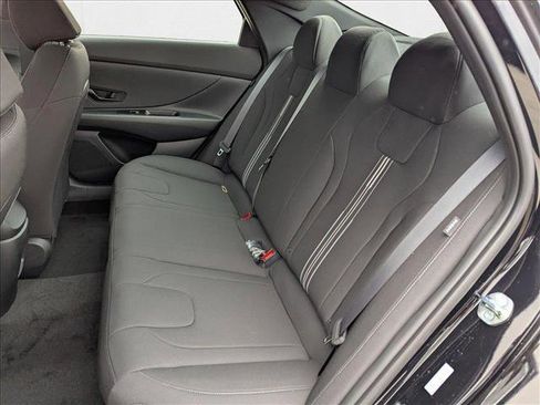 New 2025 Hyundai Elantra SEL image 15