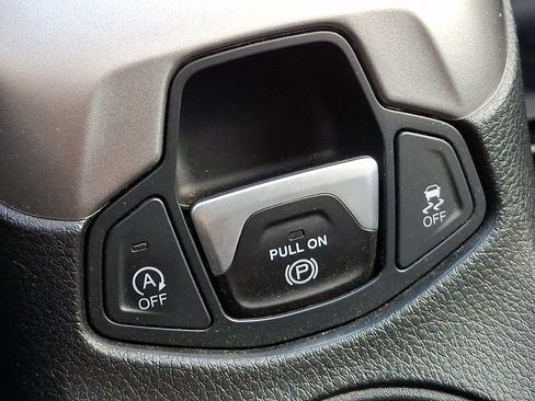 Used 2020 Jeep Compass Latitude w/ Cold Weather Group image 28