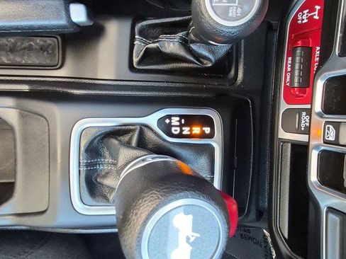 Used 2024 Jeep Wrangler Unlimited AWD/4WD image 30