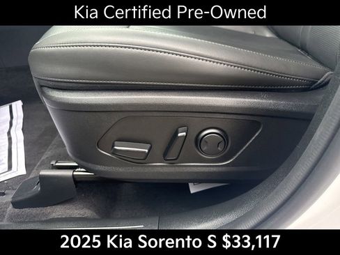 Used 2025 Kia Sorento S FWD image 14