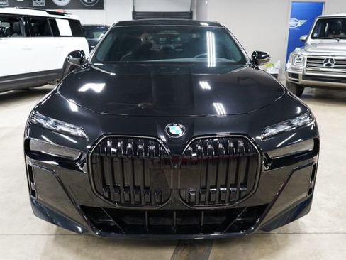Used 2025 BMW 760i xDrive w/ Executive Package AWD/4WD image 8