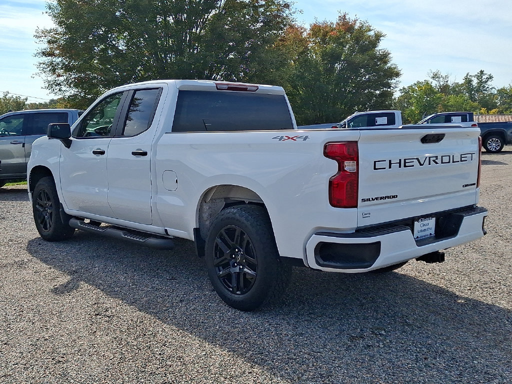 Used 2024 Chevrolet Silverado 1500 Custom w/ Turbomax Blackout Package AWD/4WD image 7