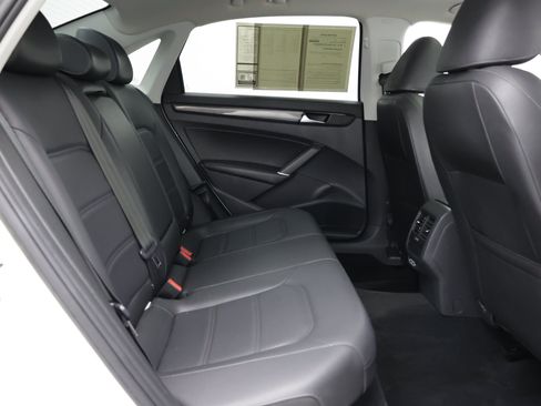 Used 2020 Volkswagen Passat 2.0T R-Line FWD image 31