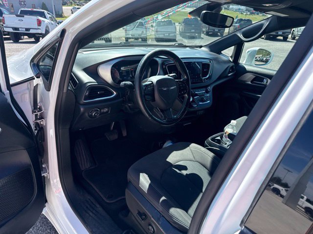 Used 2019 Chrysler Pacifica Touring Plus w/ Advanced Safetytec Group FWD image 4