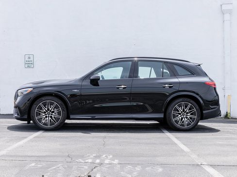 Used 2025 Mercedes-Benz GLC 43 AMG 4MATIC image 3