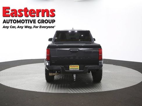 Used 2025 Toyota Tacoma SR5 AWD/4WD image 36