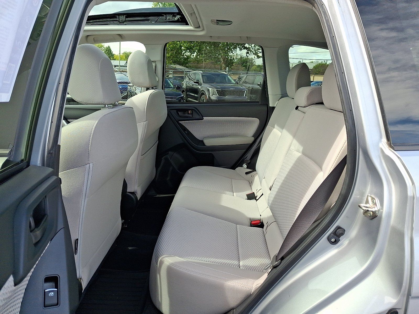 Used 2017 Subaru Forester 2.5i Premium w/ All-Weather Package AWD/4WD image 11