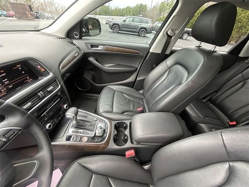 Used 2017 Audi Q5 2.0T Premium Plus w/ Technology Package image 24