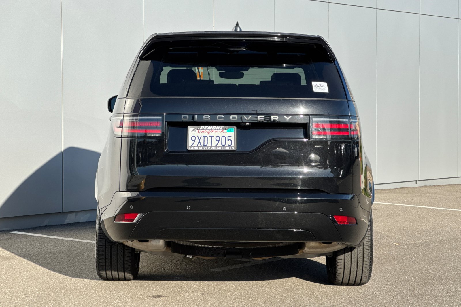 Used 2025 Land Rover Discovery Dynamic SE AWD/4WD image 4
