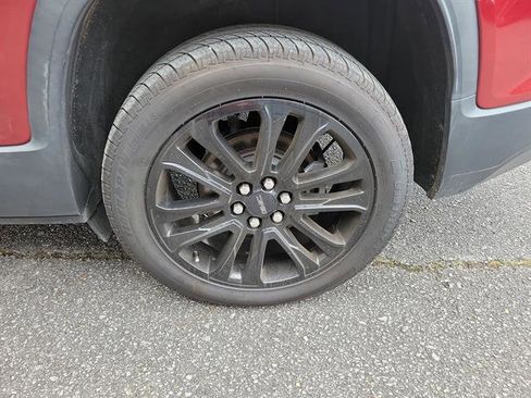 Used 2022 GMC Acadia SLT w/ Elevation Edition image 26