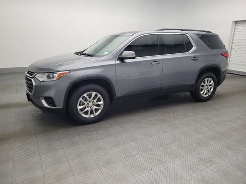 Used 2021 Chevrolet Traverse LT image 2