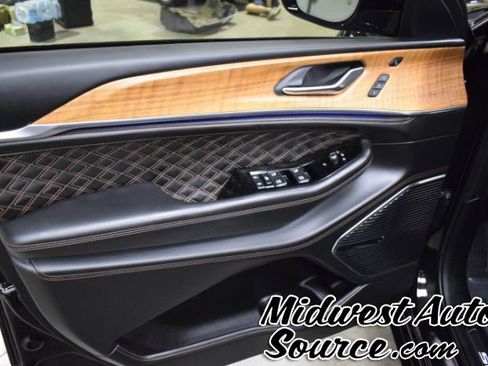 Used 2024 Jeep Grand Cherokee Summit image 10