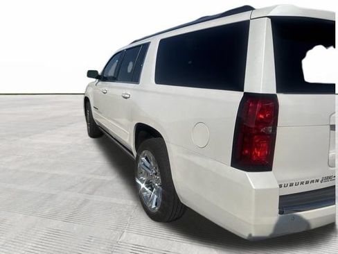 Used 2020 Chevrolet Suburban Premier w/ Premier Plus Edition AWD/4WD image 4
