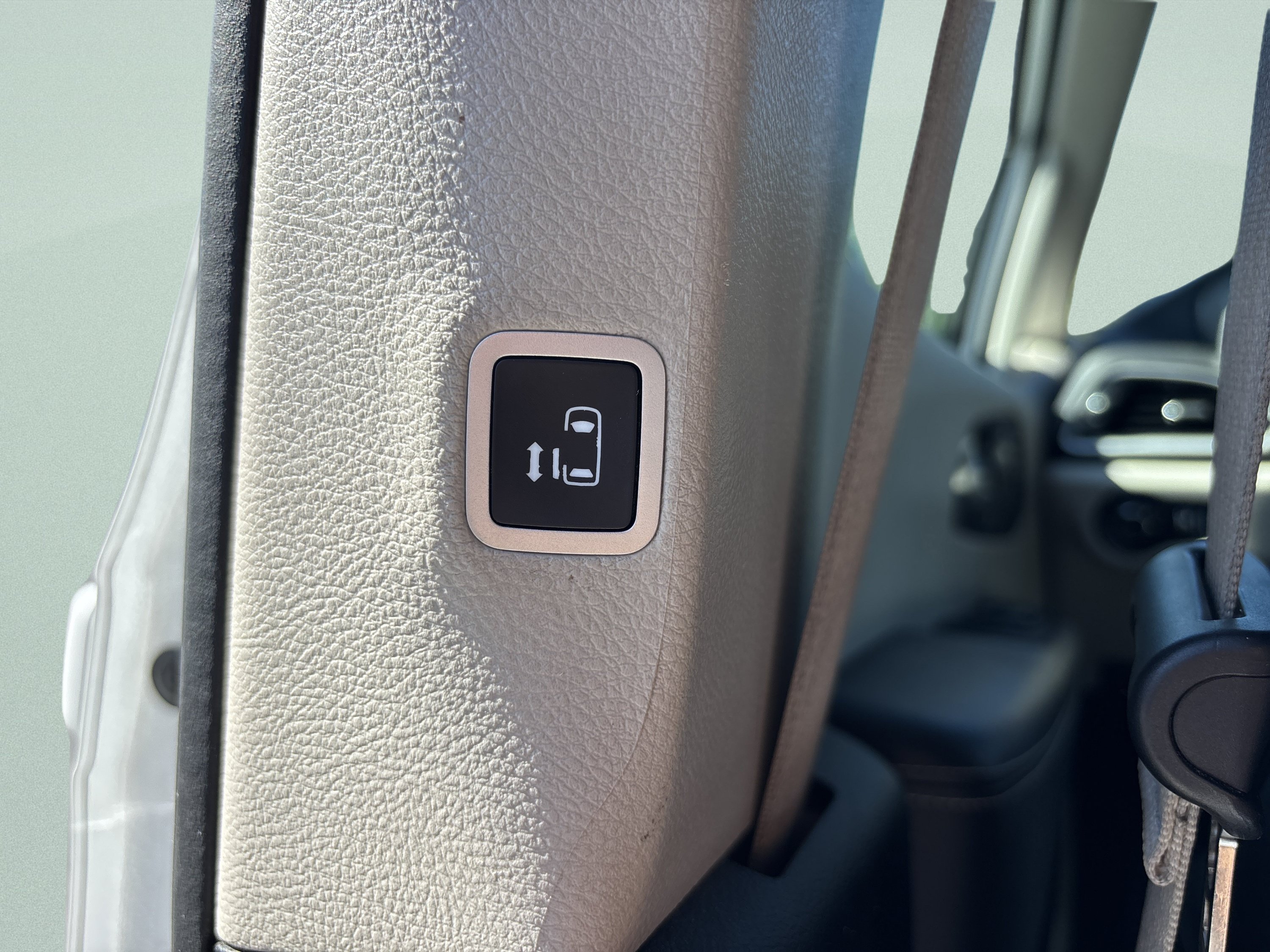 Used 2024 Chrysler Pacifica Touring-L FWD image 20