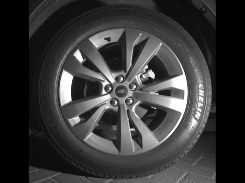 Used 2023 Ford Explorer XLT w/ Equipment Group 202A RWD image 12