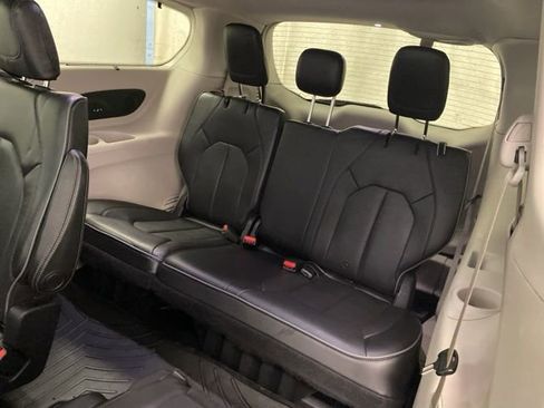 Used 2020 Chrysler Pacifica Limited FWD image 23