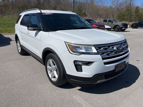 Used 2018 Ford Explorer XLT w/ Equipment Group 202A image 2