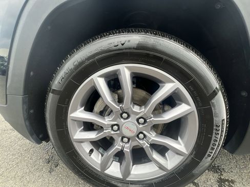 Used 2024 GMC Terrain SLT image 20